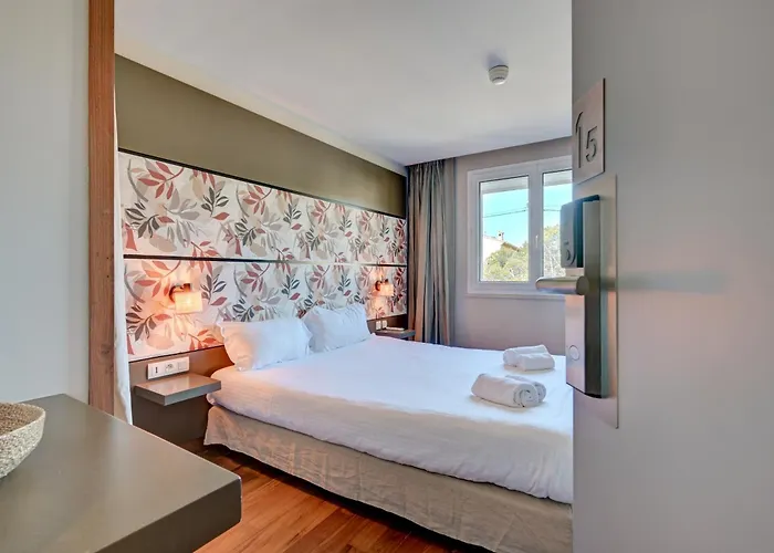 Bor Hotel 3*