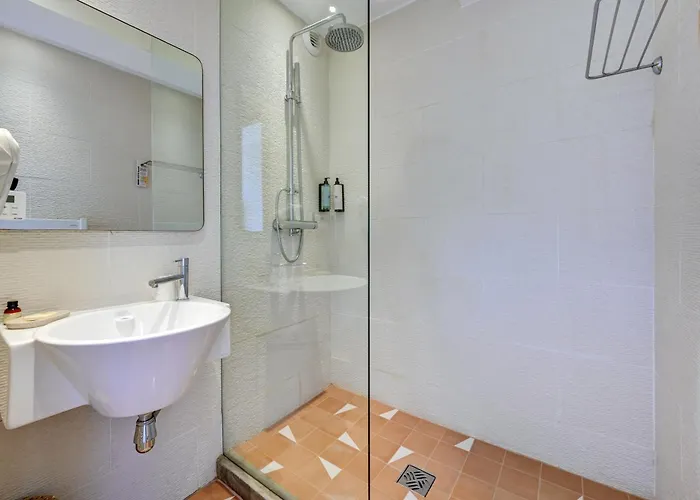 Bor Hotel 3*