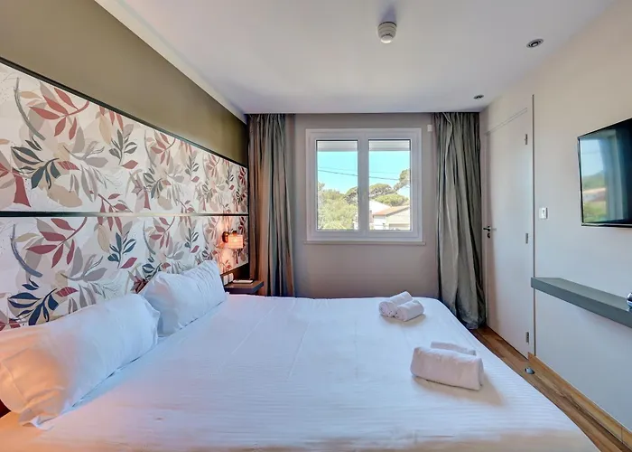Bor Hotel